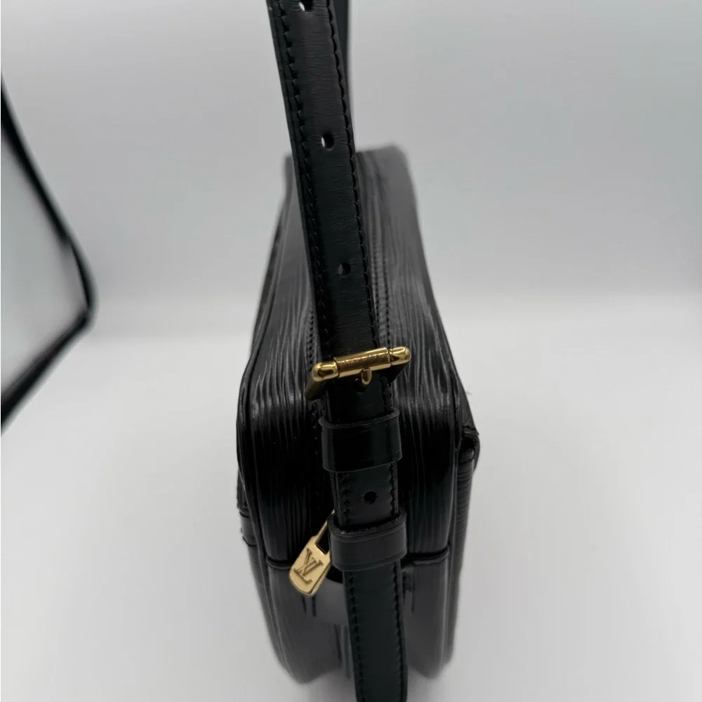 Louis Vuitton Black Epi Leather Crossbody - Picture 2 of 12